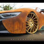 Σκουριασμένο BMW i8 με χρυσές ζάντες; Hot or Not;