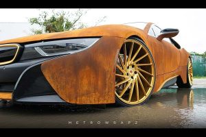 Σκουριασμένο BMW i8 με χρυσές ζάντες; Hot or Not;