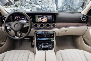 Off roading με τη νέα Mercedes E-Class All-Terrain (+video)