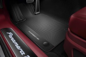 Φωτιά στα κόκκινα η Panamera Turbo της Porsche Exclusive!