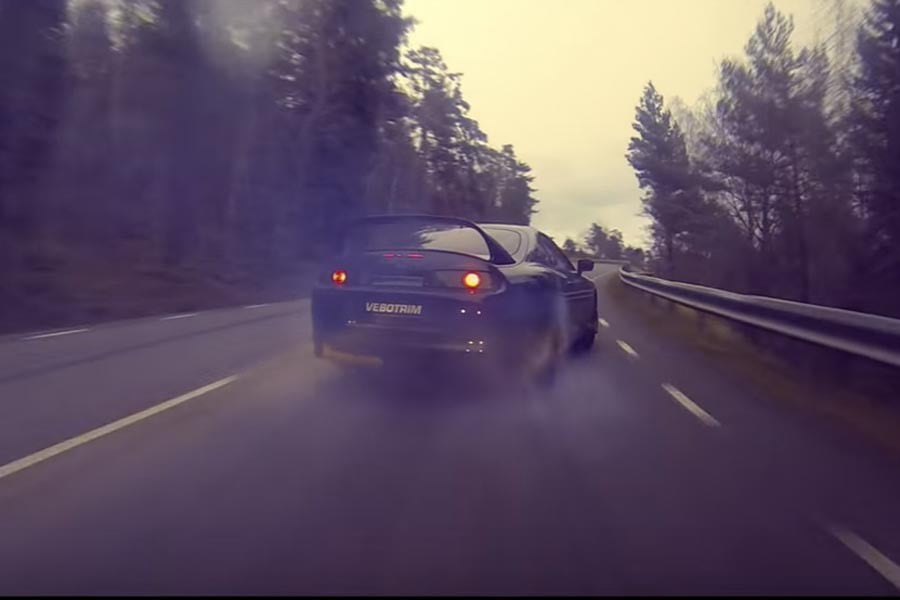 Toyota Supra ζωγραφίζει… και δεν ισιώνει πουθενά