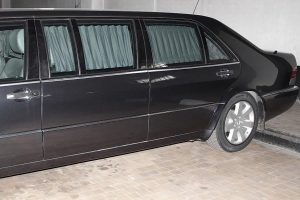 O Πούτιν… πουλάει την προεδρική, θωρακισμένη Mercedes του