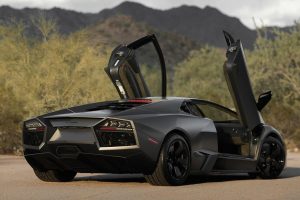 Σε δημοπρασία μία από τις 20 Lamborghini Reventon