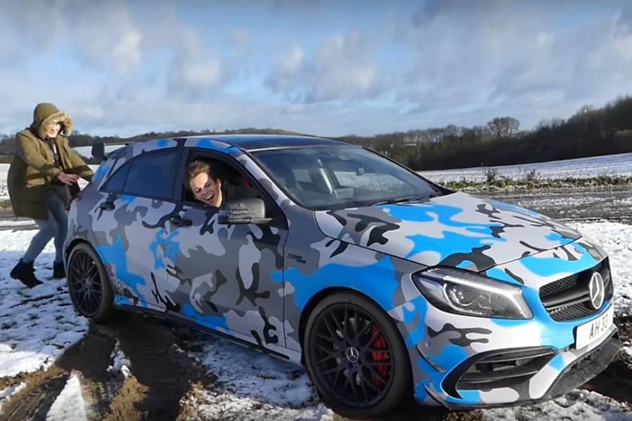 Κάγκουρες… βασανίζουν Mercedes-AMG A 45 (+video)