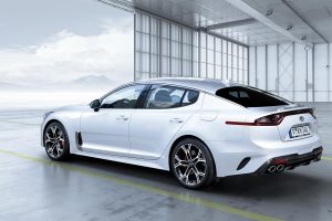 Νέο σπορ πισωκίνητο σεντάν Kia Stinger με έως 365 ίππους
