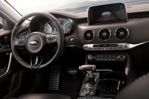 Νέο σπορ πισωκίνητο σεντάν Kia Stinger με έως 365 ίππους