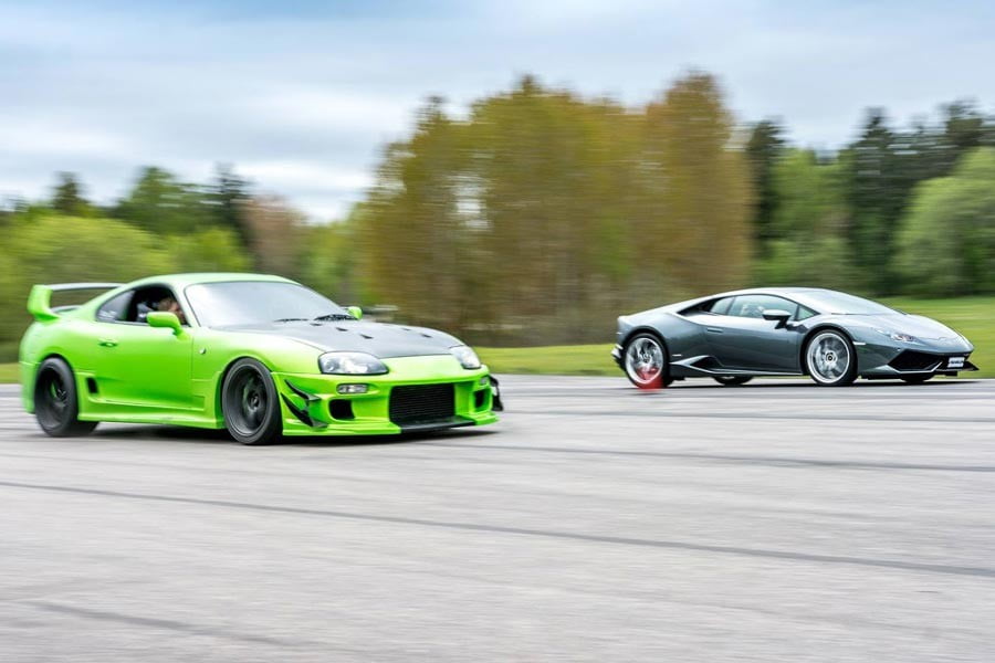 Θαρραλέα Toyota Supra τα βάζει με Lamborghini Huracan (+video)