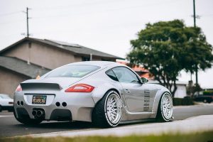 Μετατροπή “βιασμός” μιας Porsche Cayman