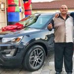 Το αυτοκίνητο που έκανε δώρο ο «βράχος» στον μπαμπά του
