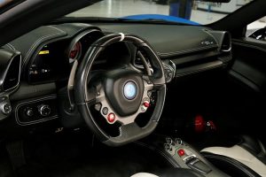 Ποιος διάσημος τραγουδιστής «σκοτώνει» τη Ferrari του;