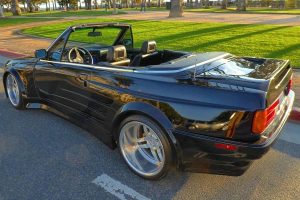 Πωλείται… πρησμένη και μεταλλαγμένη BMW E30 Cabrio