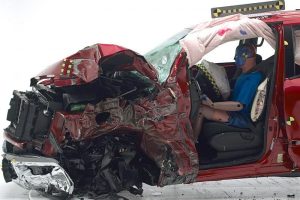 Απέτυχε στη μικρή μετωπική το Nissan Titan (+video)