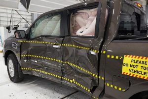 Απέτυχε στη μικρή μετωπική το Nissan Titan (+video)