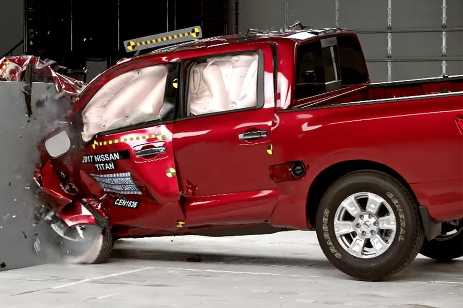 Απέτυχε στη μικρή μετωπική το Nissan Titan (+video)