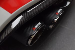 Σπέσιαλ BMW M2 με M Performance Kit και εξάτμιση Akrapovic