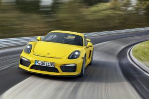 Η Porsche ετοιμάζει τη νέα Cayman GT4 RS