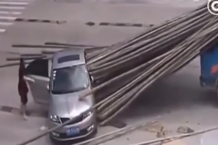 Δολοφονικά μπαμπού εναντίον Skoda Rapid (+video)