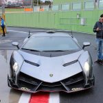 Υπερσπάνια Lamborghini Veneno τα... σπάει στην πίστα! (video)