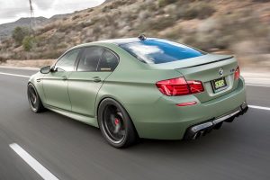 BMW M5 ντύθηκε στα χακί και βγήκε για… περίπολο