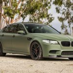 BMW M5 ντύθηκε στα χακί και βγήκε για... περίπολο