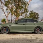 BMW M5 ντύθηκε στα χακί και βγήκε για... περίπολο