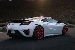 Ερυθρόλευκο Honda NSX