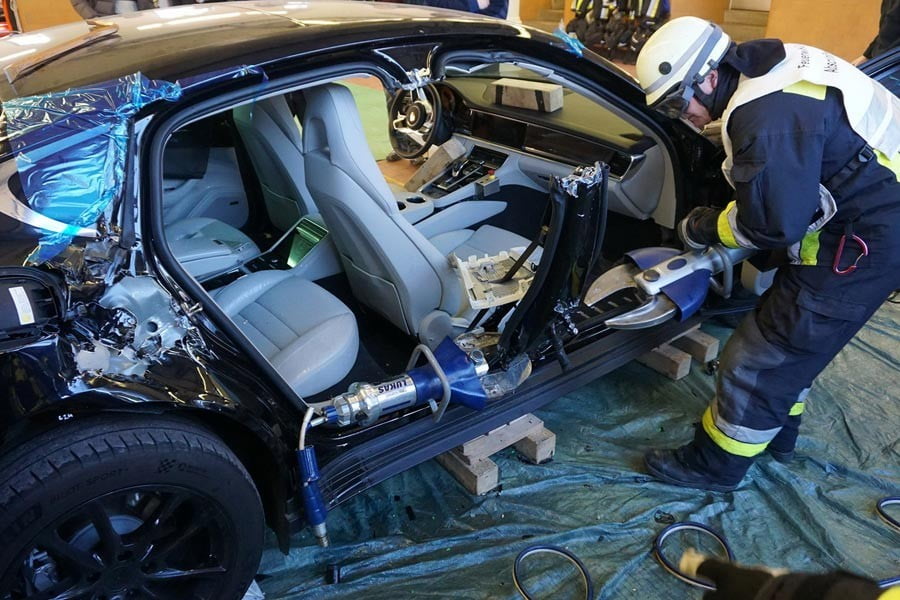 Διαμελισμός νέας Porsche Panamera προκαλεί… πόνο