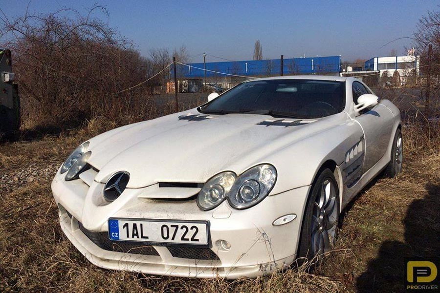 Mercedes SLR McLaren σαπίζει αβοήθητη