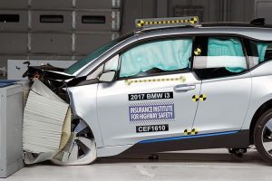 Εντυπωσιακό το BMW i3 στα crash tests (+videos)