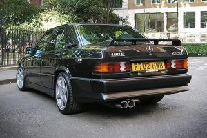 Mercedes-Benz 190E ή καινούργια C-Class