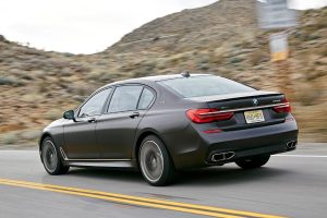 Η πληθωρική BMW M760Li xDrive των 291.000 ευρώ!