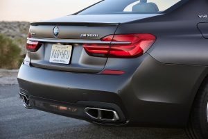 Η πληθωρική BMW M760Li xDrive των 291.000 ευρώ!