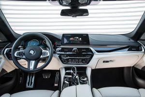 Οδηγούμε στην Ελλάδα τη νέα BMW Σειρά 5
