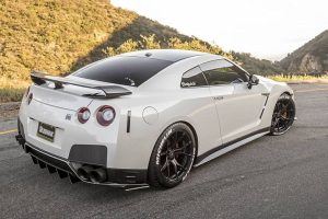 Επική βελτίωση Nissan GT-R με carbon bodykit και 20άρες ζάντες