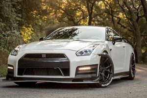 Επική βελτίωση Nissan GT-R με carbon bodykit και 20άρες ζάντες