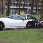 Οδηγός δεν μπόρεσε να κρατήσει τη Ferrari στο σωστό... δρόμο