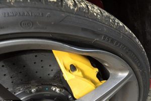 Οδηγός Ferrari έπεσε σε λακκούβα και πήρε 11.500 ευρώ