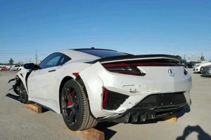 Πωλείται αυτό το τρακαρισμένο Honda NSX. Πόσα θα έδινες;