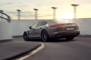 Ροπή ρεκόρ για την diesel Porsche Panamera με επιδόσεις supercar