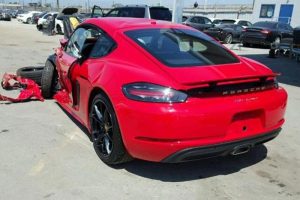 Πωλείται τρακαρισμένη Porsche 718 Cayman με 3.000 χλμ.