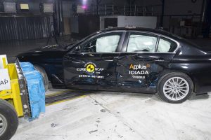 Πώς τα πήγε η νέα BMW Σειρά 5 στα crash tests; (+videos)