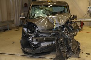 Πώς τα πήγε η νέα BMW Σειρά 5 στα crash tests; (+videos)