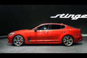 Νέο Kia Stinger GT με επιδόσεις που σε κολλάνε στο κάθισμα