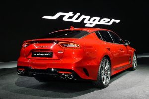 Νέο Kia Stinger GT με επιδόσεις που σε κολλάνε στο κάθισμα