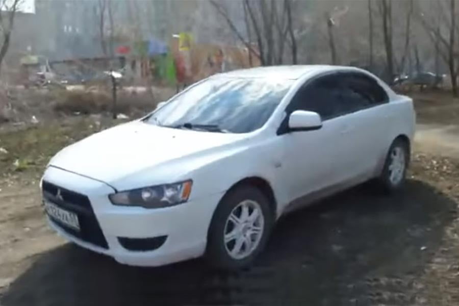 Του έβαλαν χειροβομβίδα για παράνομο παρκάρισμα! (video)