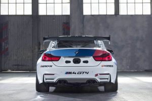 BMW M4 GT4 στα χρώματα του πολέμου (+video)