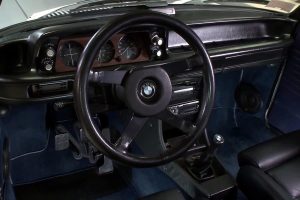 Άψογη BMW 2002 με μοτέρ από M3 E30 (+video)
