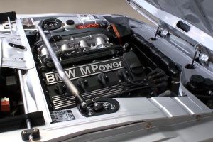 Άψογη BMW 2002 με μοτέρ από M3 E30 (+video)