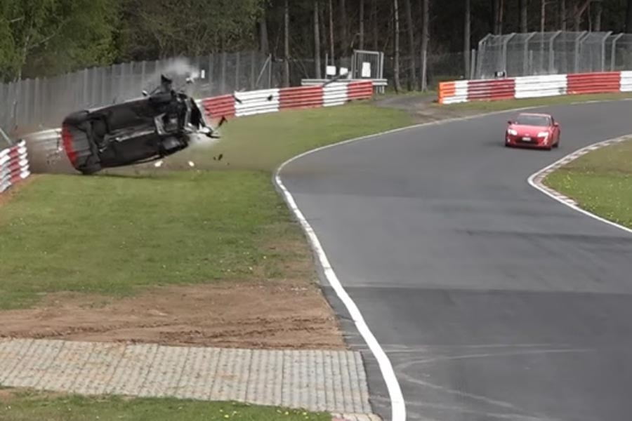 Renault Clio RS μαθαίνει τι σημαίνει «πράσινη κόλαση» (+video)