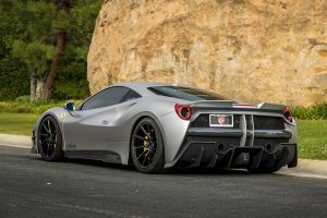 Βελτιωμένη Ferrari με carbon bodykit να την… πιείς στο ποτήρι!